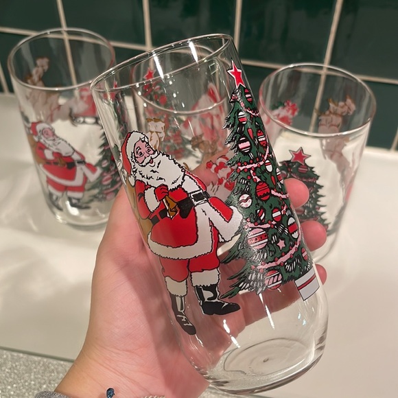 Vintage Luminarc Santa Glasses // Set of 4 - Picture 4 of 7